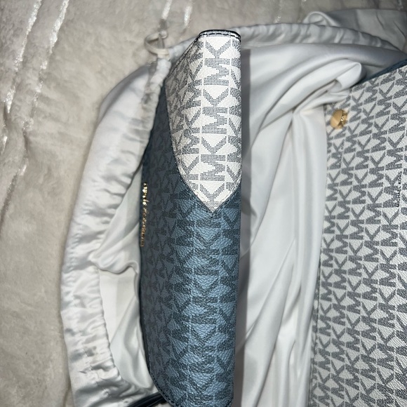 Michael Kors Tote Bag and Wristlet wallet - Picture 10 of 13